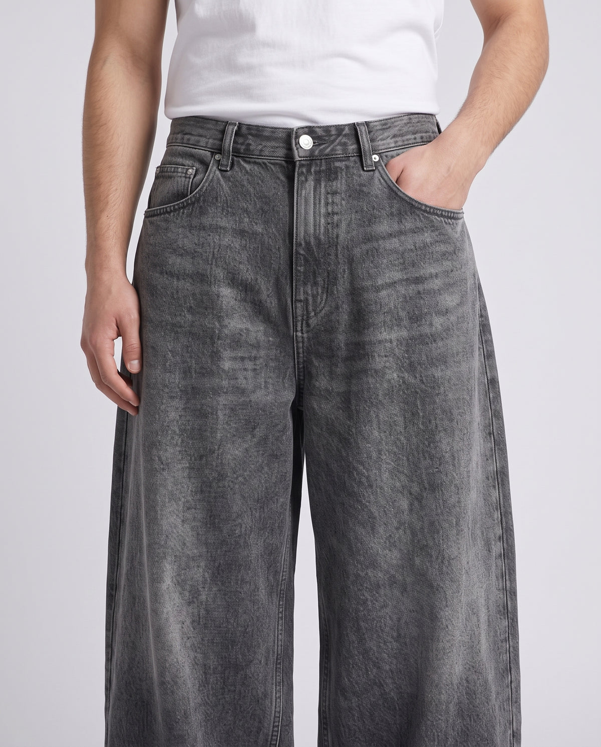 Easy Jeans — City Black on model — waist and pocket detail